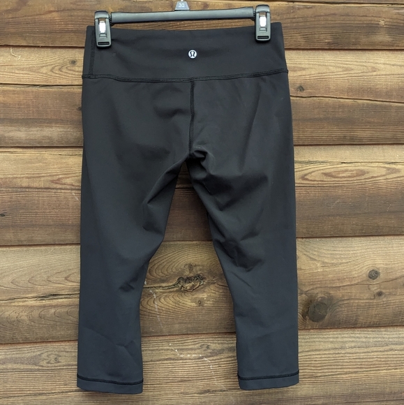Lululemon Woman's Yoga Align Crop Leggings 25" Inseam, size 6 Black - Picture 7 of 10